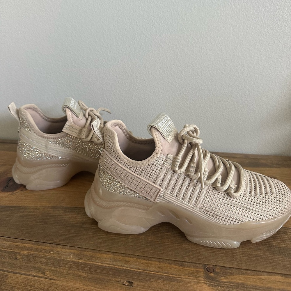 Steve Madden Maxima Sneaker - Size 6